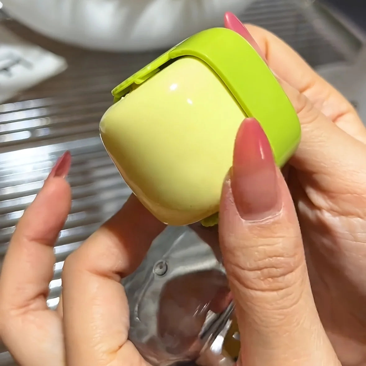 Kavixo FurSweep™ – Washable Pet Hair Remover
